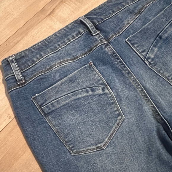 Northern Reflections distressed capri jeans size 12 - Picture 6 of 8